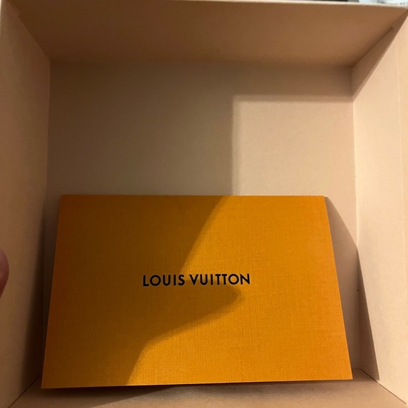 Authentic Luis Vuitton LV Initiales 40mm Reversible Belt - Picture 7 of 8